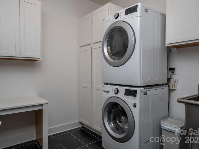 2011 Hamorton Place, Charlotte, NC 28205.  MLS# CAR4264148, YatesRealty ID 24564. 