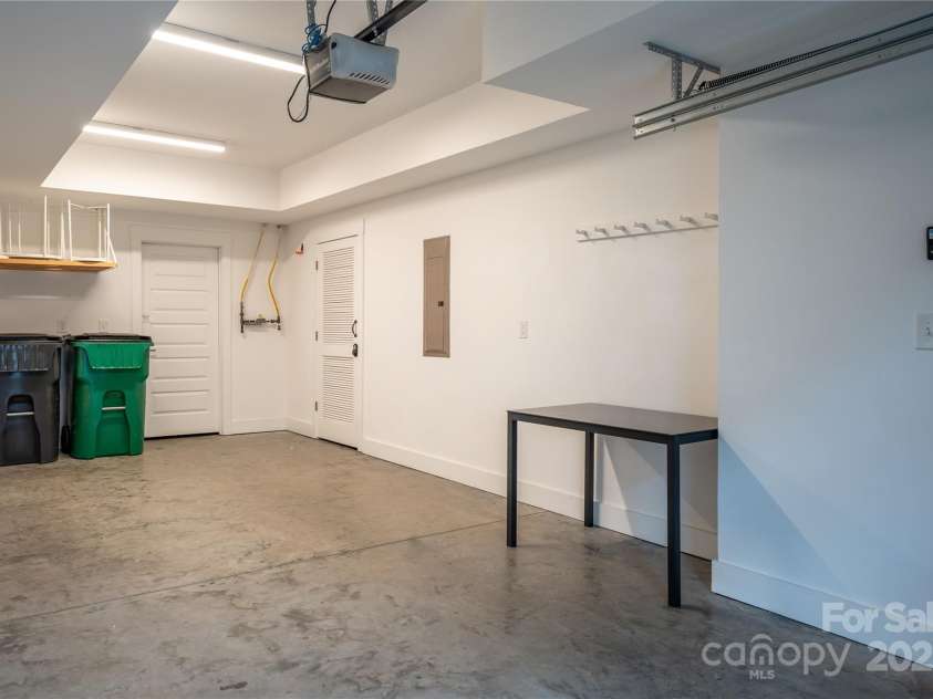 2011 Hamorton Place, Charlotte, NC 28205.  MLS# CAR4264148, YatesRealty ID 24564. 