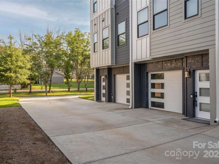 2011 Hamorton Place, Charlotte, NC 28205.  MLS# CAR4264148, YatesRealty ID 24564. 