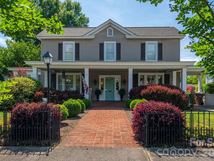 314 Cedar Street, Lincolnton, NC 28092.  MLS# CAR4381712, YatesRealty ID 24565. 