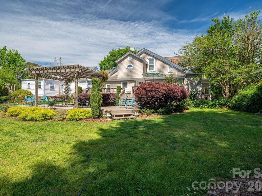 314 Cedar Street, Lincolnton, NC 28092.  MLS# CAR4381712, YatesRealty ID 24565. 