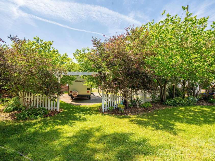 314 Cedar Street, Lincolnton, NC 28092.  MLS# CAR4381712, YatesRealty ID 24565. 