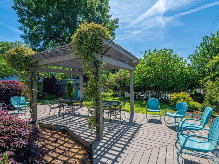 314 Cedar Street, Lincolnton, NC 28092.  MLS# CAR4381712, YatesRealty ID 24565. Deck