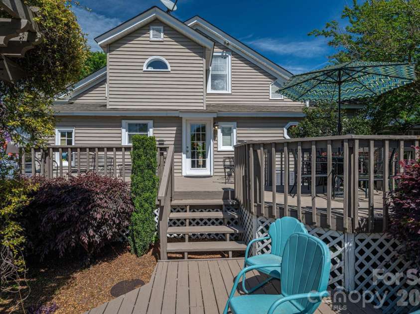 314 Cedar Street, Lincolnton, NC 28092.  MLS# CAR4381712, YatesRealty ID 24565. Deck