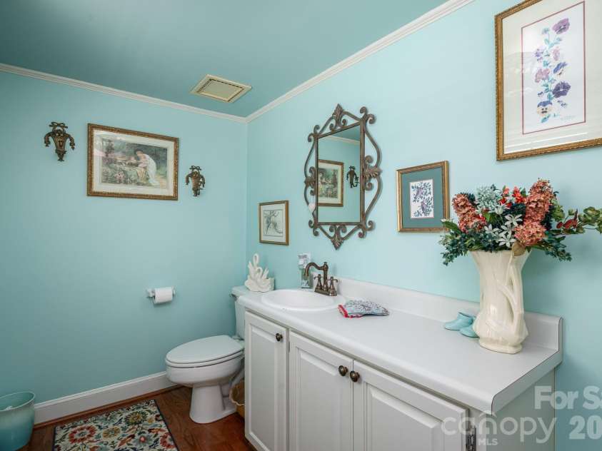 314 Cedar Street, Lincolnton, NC 28092.  MLS# CAR4381712, YatesRealty ID 24565. Halfbath on main