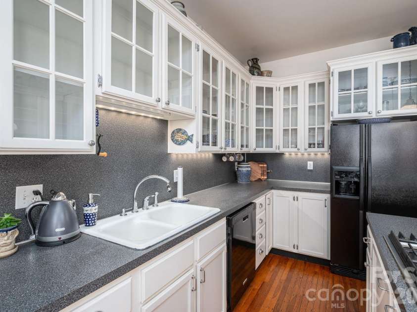 314 Cedar Street, Lincolnton, NC 28092.  MLS# CAR4381712, YatesRealty ID 24565. Kitchen