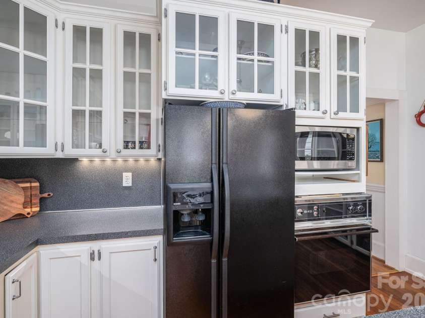 314 Cedar Street, Lincolnton, NC 28092.  MLS# CAR4381712, YatesRealty ID 24565. Kitchen