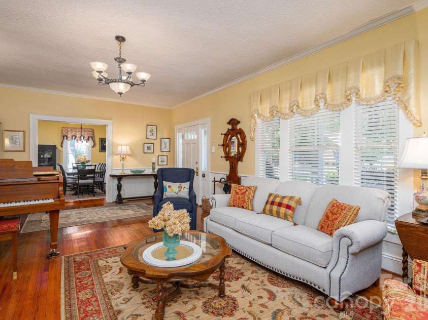 314 Cedar Street, Lincolnton, NC 28092.  MLS# CAR4381712, YatesRealty ID 24565. Living Room