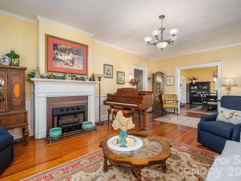 314 Cedar Street, Lincolnton, NC 28092.  MLS# CAR4381712, YatesRealty ID 24565. Living Room