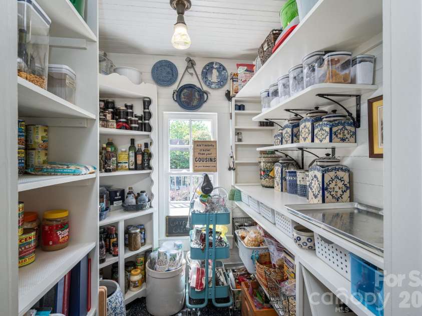 314 Cedar Street, Lincolnton, NC 28092.  MLS# CAR4381712, YatesRealty ID 24565. Pantry walk-in