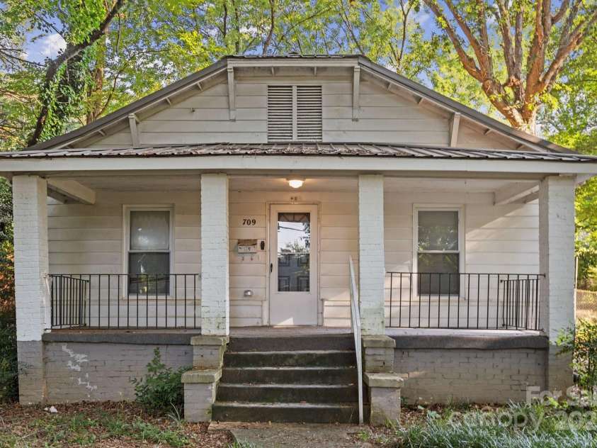 709 Front Street, Statesville, NC 28677.  MLS# CAR4279239, YatesRealty ID 24565. 