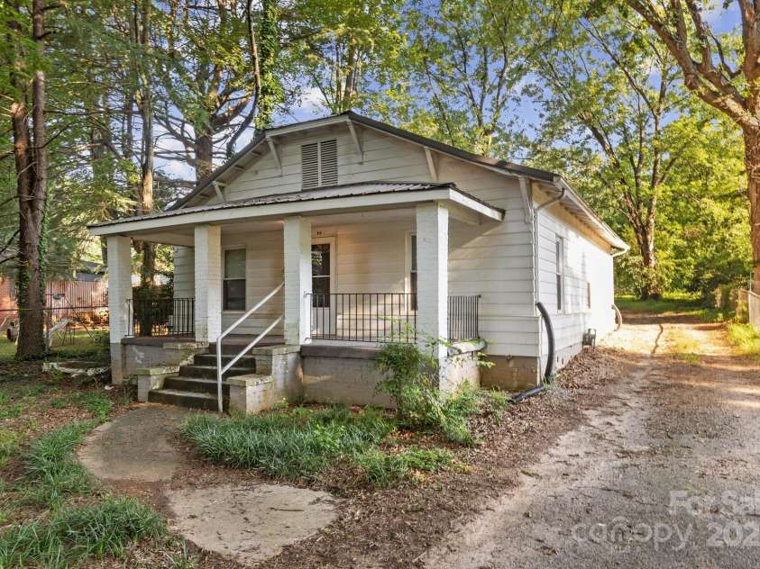 709 Front Street, Statesville, NC 28677.  MLS# CAR4279239, YatesRealty ID 24565. 