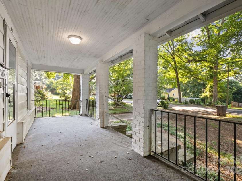 709 Front Street, Statesville, NC 28677.  MLS# CAR4279239, YatesRealty ID 24565. 