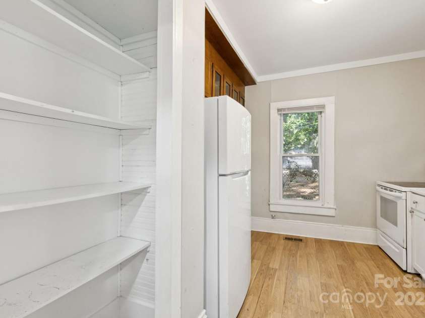 709 Front Street, Statesville, NC 28677.  MLS# CAR4279239, YatesRealty ID 24565. 