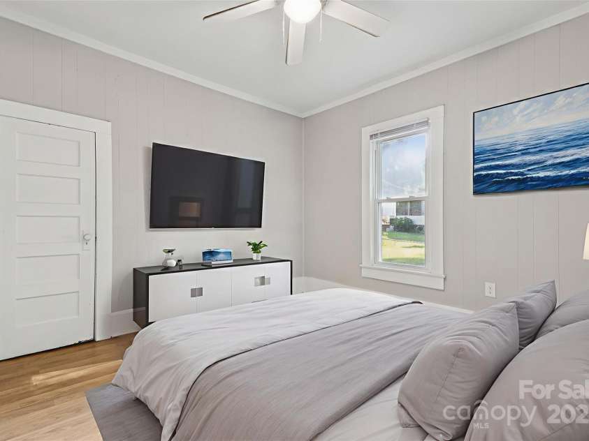 709 Front Street, Statesville, NC 28677.  MLS# CAR4279239, YatesRealty ID 24565. 