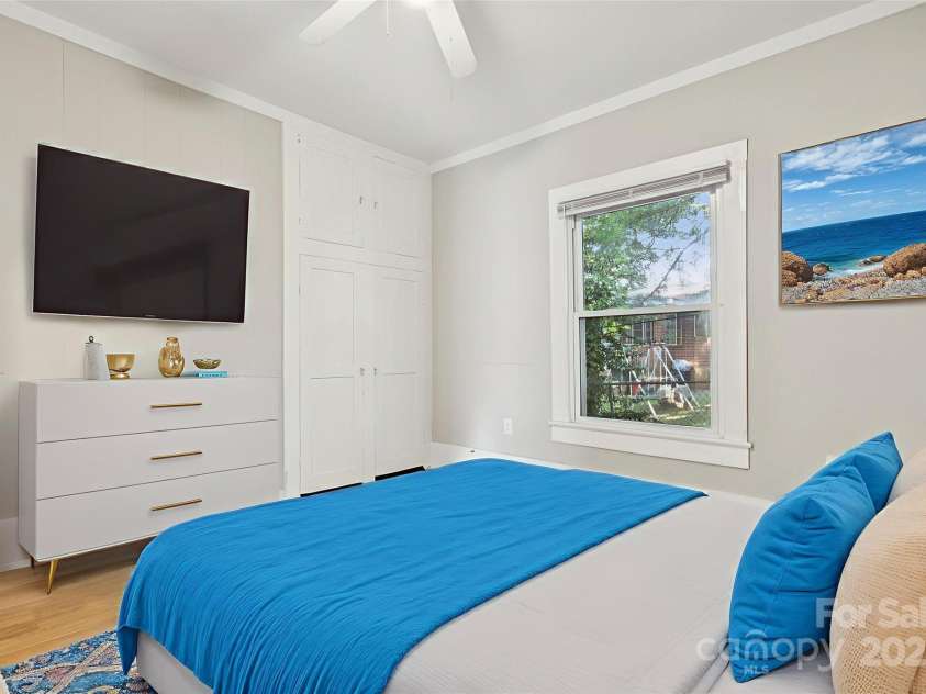 709 Front Street, Statesville, NC 28677.  MLS# CAR4279239, YatesRealty ID 24565. 