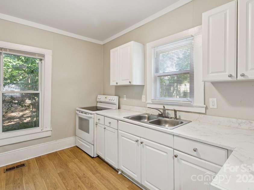 709 Front Street, Statesville, NC 28677.  MLS# CAR4279239, YatesRealty ID 24565. 