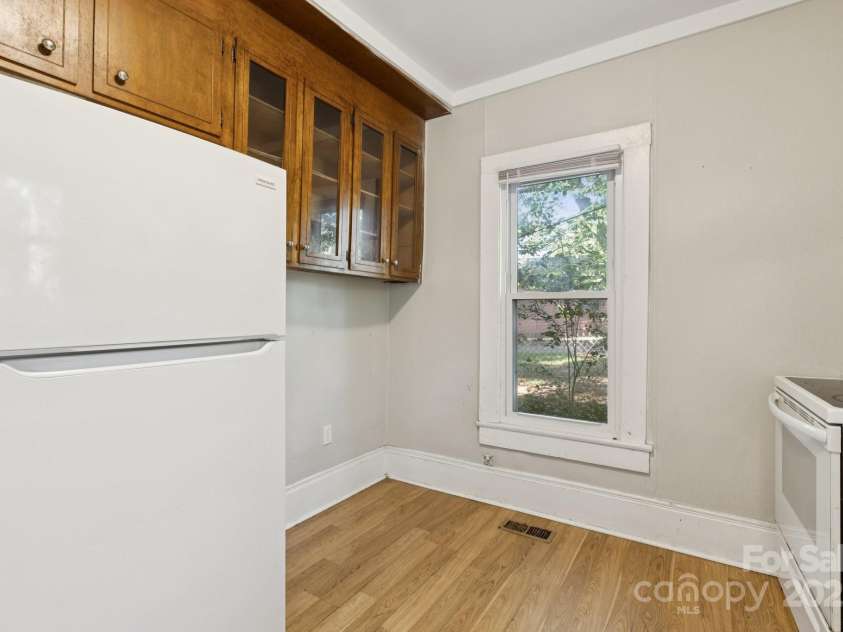 709 Front Street, Statesville, NC 28677.  MLS# CAR4279239, YatesRealty ID 24565. 