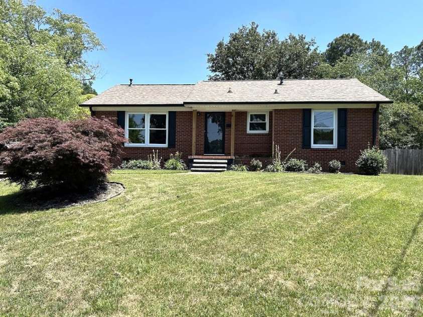 7113 Sterncrest Place, Charlotte, NC 28210.  MLS# CAR4402347, YatesRealty ID 24566. 