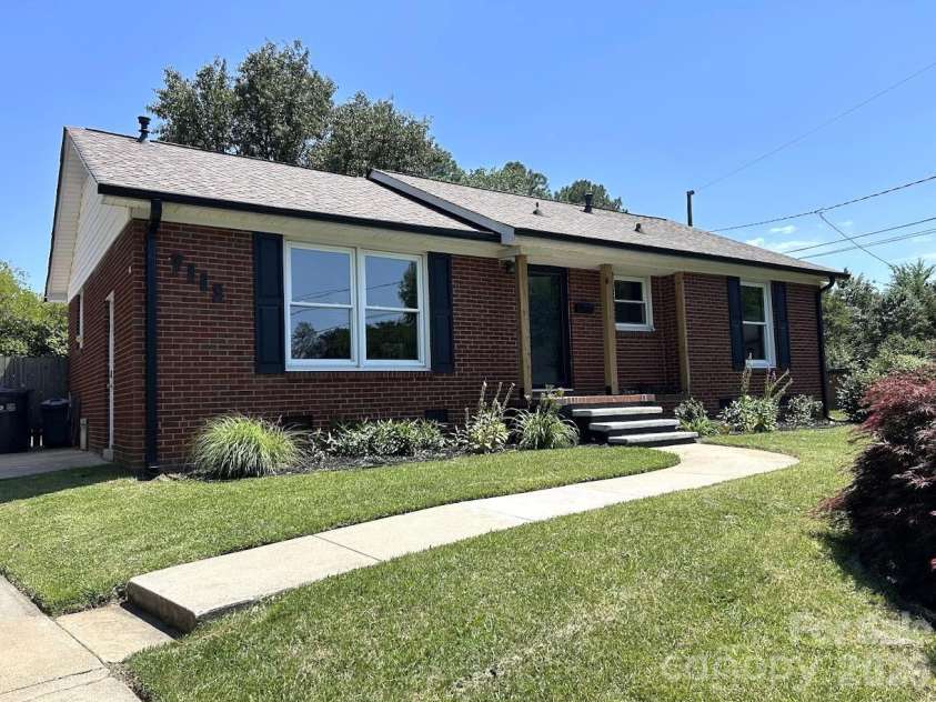 7113 Sterncrest Place, Charlotte, NC 28210.  MLS# CAR4402347, YatesRealty ID 24566. 