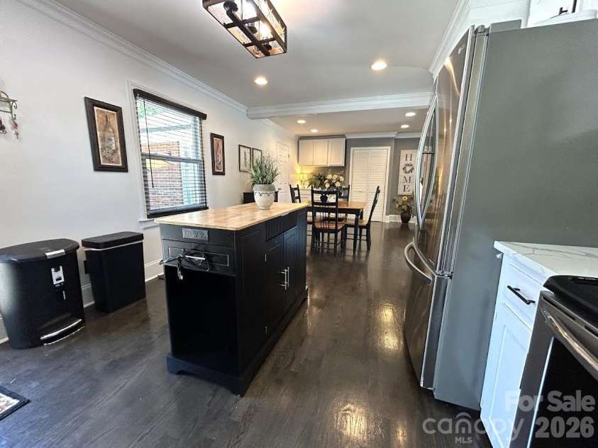 7113 Sterncrest Place, Charlotte, NC 28210.  MLS# CAR4402347, YatesRealty ID 24566. 