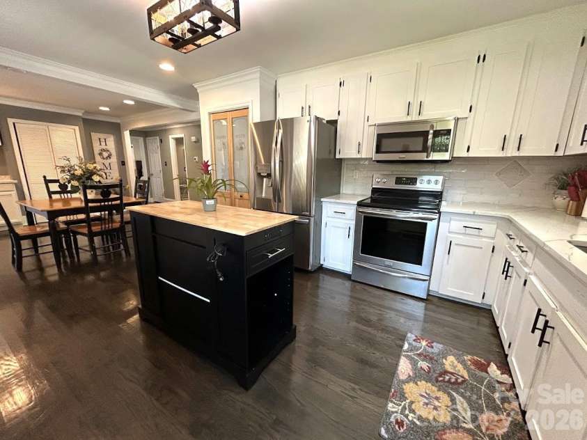 7113 Sterncrest Place, Charlotte, NC 28210.  MLS# CAR4402347, YatesRealty ID 24566. 