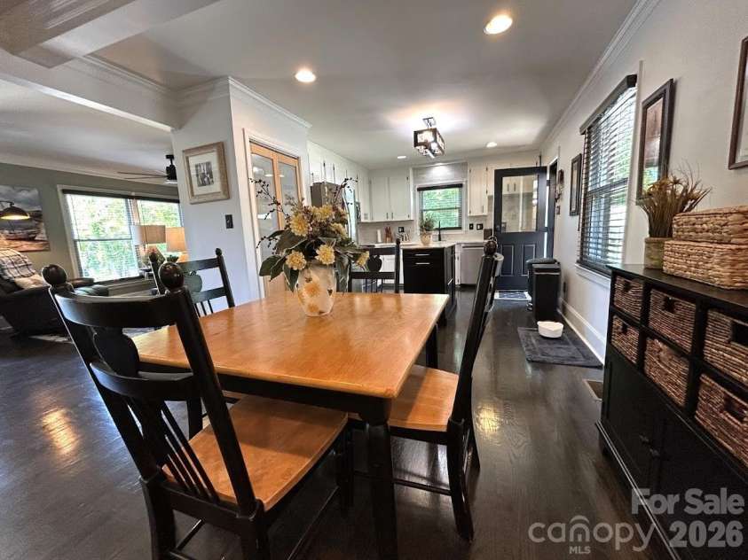 7113 Sterncrest Place, Charlotte, NC 28210.  MLS# CAR4402347, YatesRealty ID 24566. 