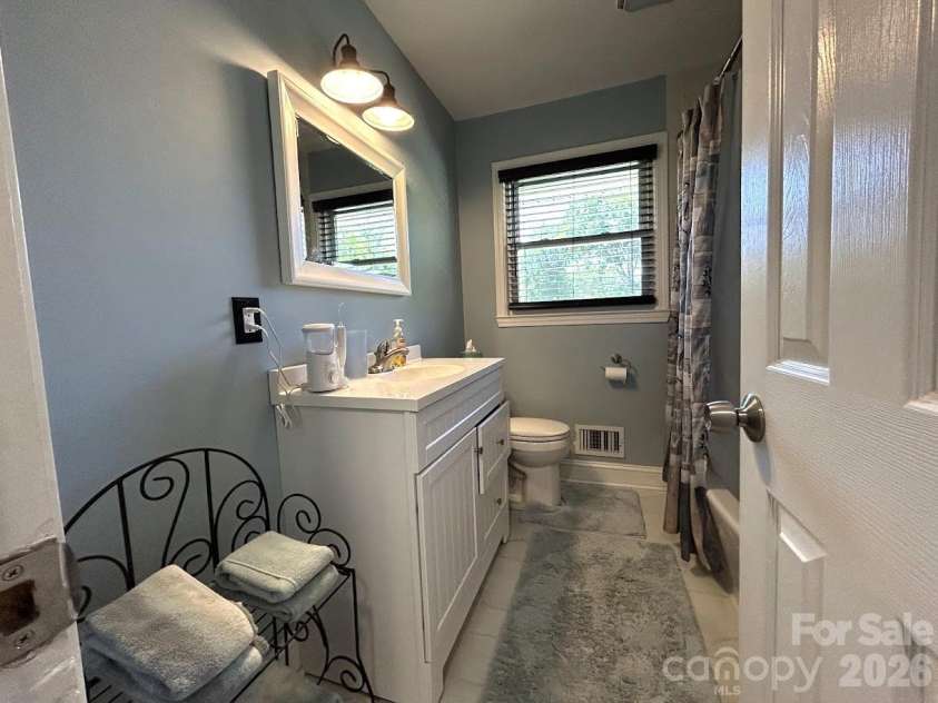 7113 Sterncrest Place, Charlotte, NC 28210.  MLS# CAR4402347, YatesRealty ID 24566. 