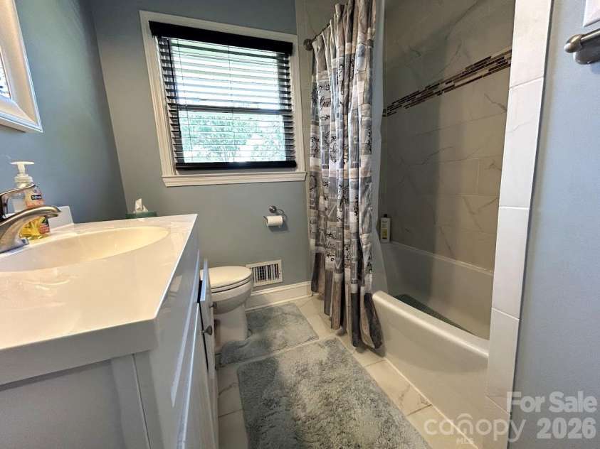 7113 Sterncrest Place, Charlotte, NC 28210.  MLS# CAR4402347, YatesRealty ID 24566. 