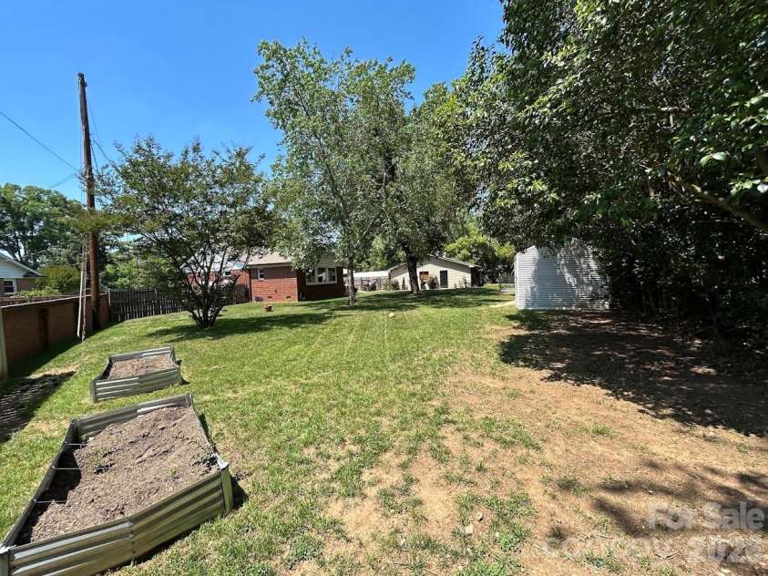 7113 Sterncrest Place, Charlotte, NC 28210.  MLS# CAR4402347, YatesRealty ID 24566. 