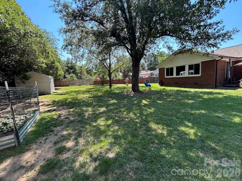 7113 Sterncrest Place, Charlotte, NC 28210.  MLS# CAR4402347, YatesRealty ID 24566. 