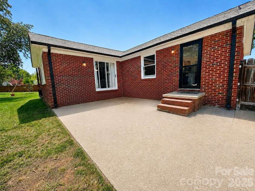 7113 Sterncrest Place, Charlotte, NC 28210.  MLS# CAR4402347, YatesRealty ID 24566. 