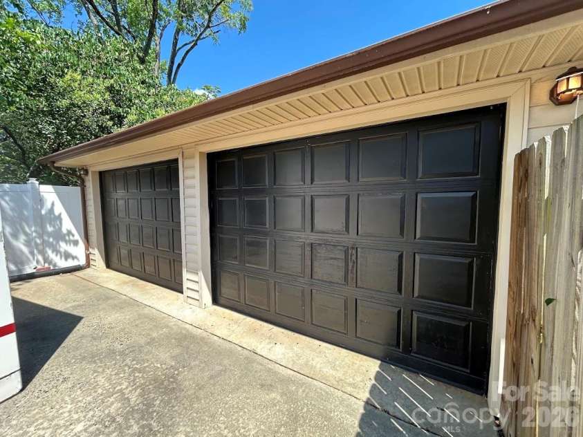 7113 Sterncrest Place, Charlotte, NC 28210.  MLS# CAR4402347, YatesRealty ID 24566. 
