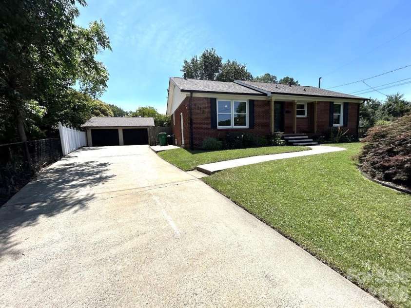 7113 Sterncrest Place, Charlotte, NC 28210.  MLS# CAR4402347, YatesRealty ID 24566. 