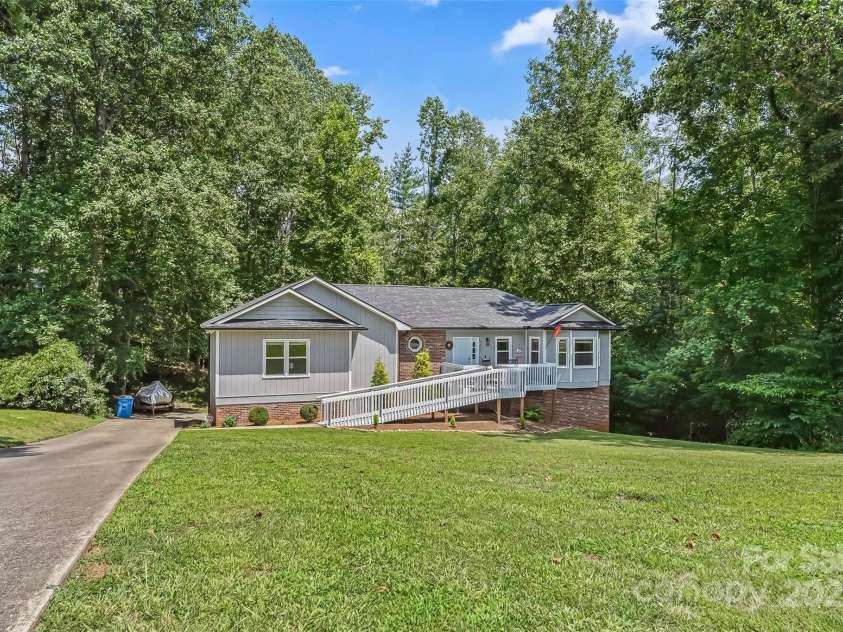 207 Jacksons Run, Morganton, NC 28655.  MLS# CAR4279298, YatesRealty ID 24567. 