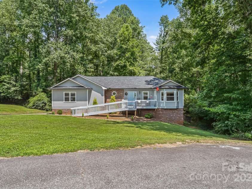 207 Jacksons Run, Morganton, NC 28655.  MLS# CAR4279298, YatesRealty ID 24567. 