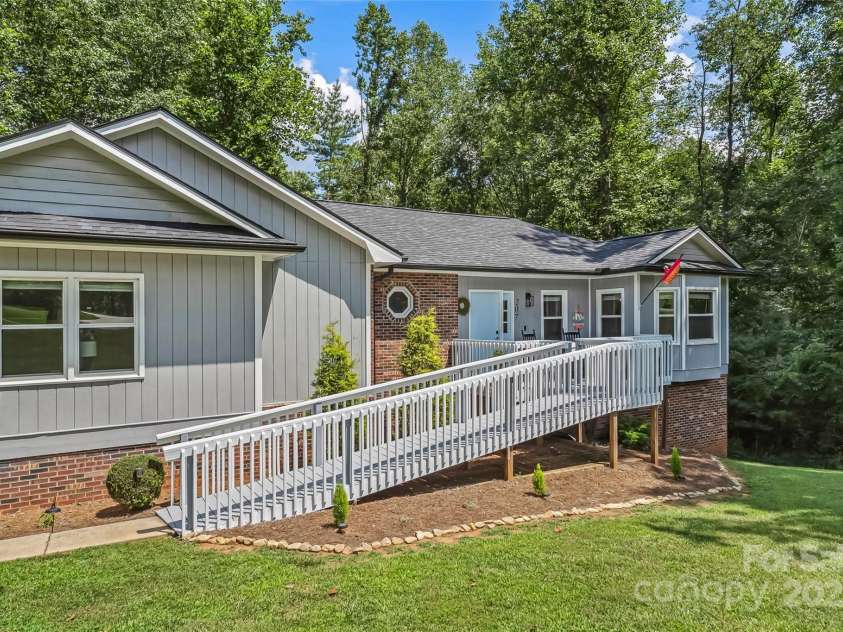 207 Jacksons Run, Morganton, NC 28655.  MLS# CAR4279298, YatesRealty ID 24567. 