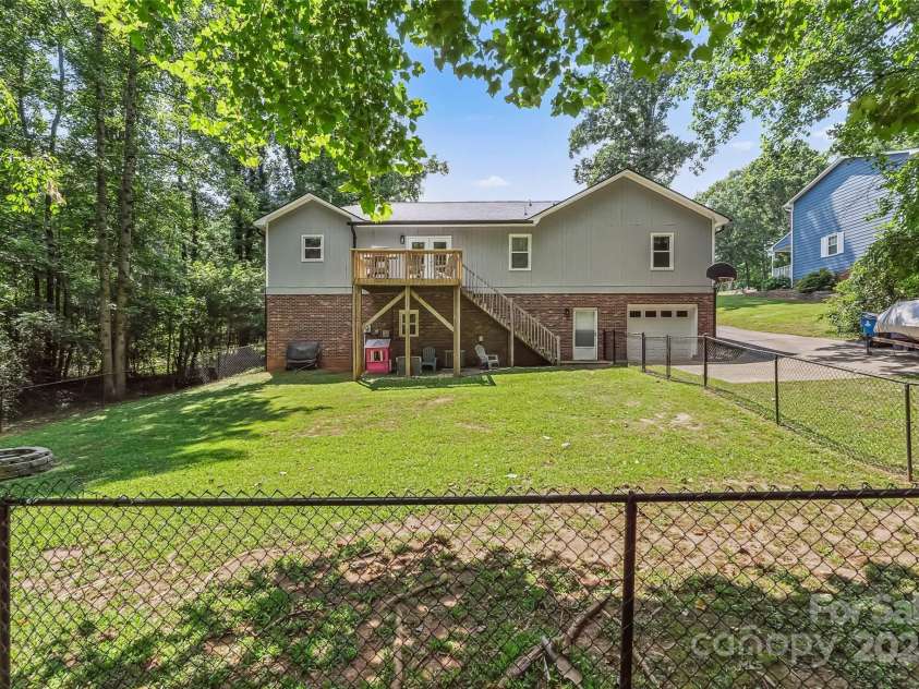 207 Jacksons Run, Morganton, NC 28655.  MLS# CAR4279298, YatesRealty ID 24567. 