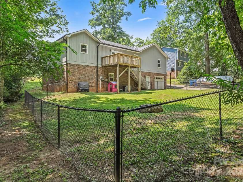 207 Jacksons Run, Morganton, NC 28655.  MLS# CAR4279298, YatesRealty ID 24567. 