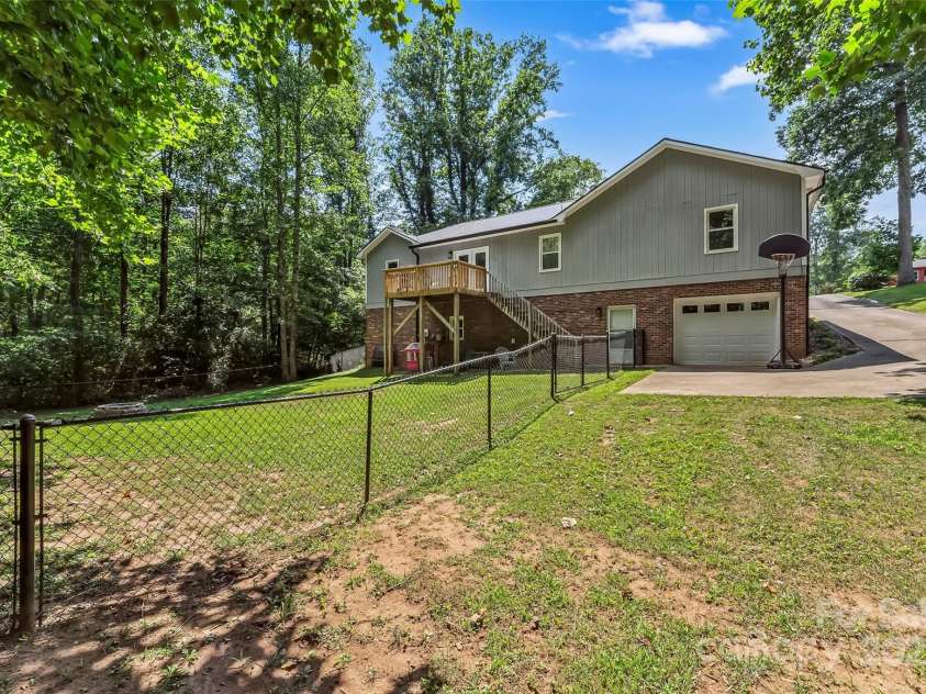 207 Jacksons Run, Morganton, NC 28655.  MLS# CAR4279298, YatesRealty ID 24567. 