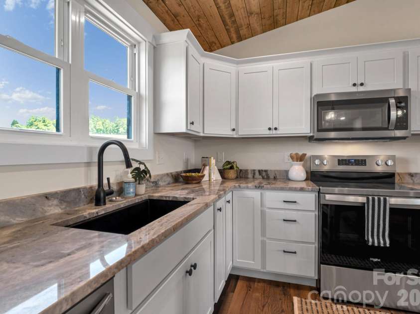 33 Pilgrims Path Lane, Alexander, NC 28701.  MLS# CAR4374090, YatesRealty ID 24567. Kitchen w/granite tops and SS appliances