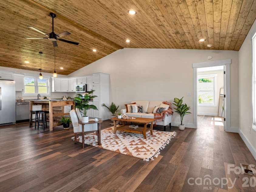 33 Pilgrims Path Lane, Alexander, NC 28701.  MLS# CAR4374090, YatesRealty ID 24567. Living area w/vaulted ceilings
