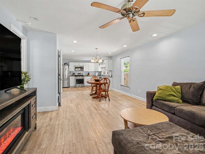 523 Patterson Avenue, Kannapolis, NC 28083.  MLS# CAR4384336, YatesRealty ID 24568. 