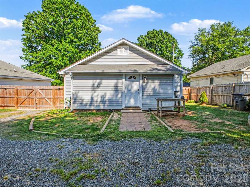 523 Patterson Avenue, Kannapolis, NC 28083.  MLS# CAR4384336, YatesRealty ID 24568. 