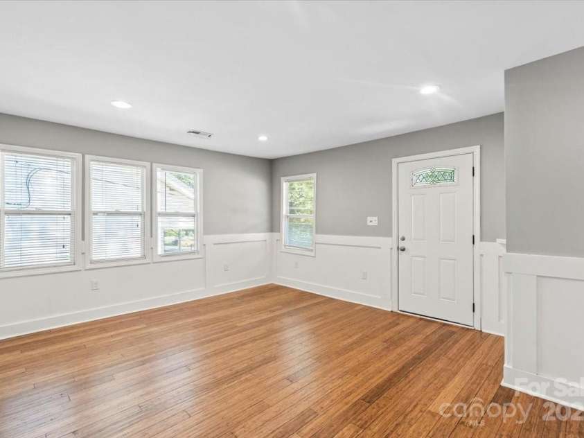113 5th Avenue, Gastonia, NC 28052.  MLS# CAR4269345, YatesRealty ID 24569. 