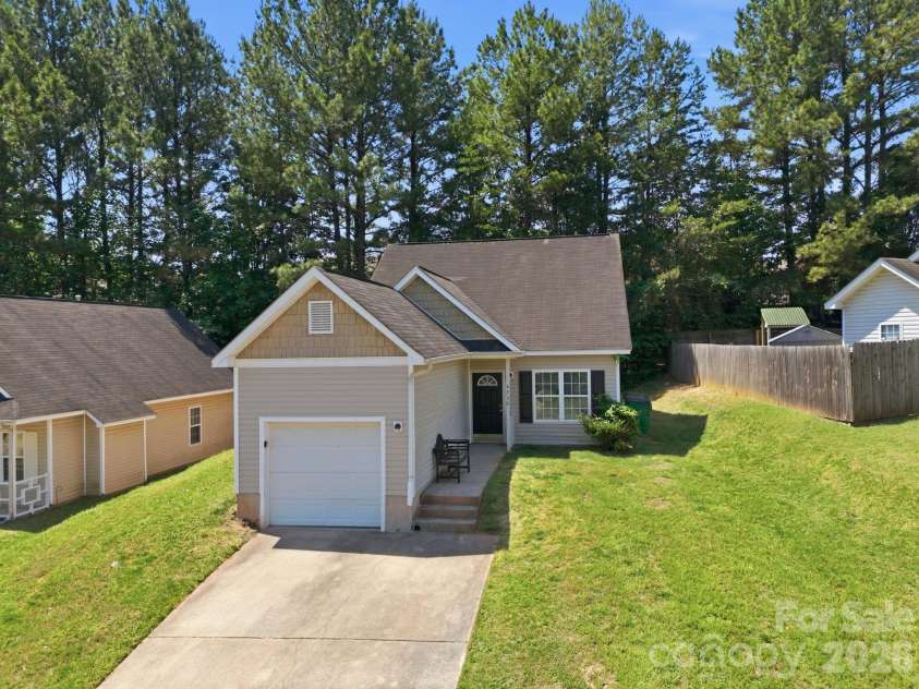 6330 Derryfield Drive, Charlotte, NC 28213.  MLS# CAR4383074, YatesRealty ID 24569. 