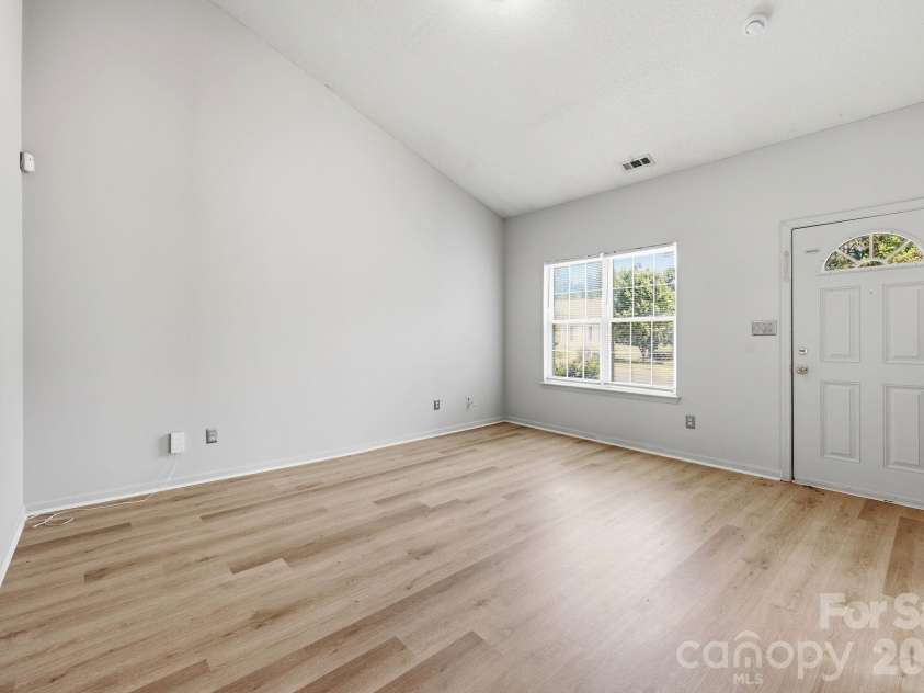 6330 Derryfield Drive, Charlotte, NC 28213.  MLS# CAR4383074, YatesRealty ID 24569. 
