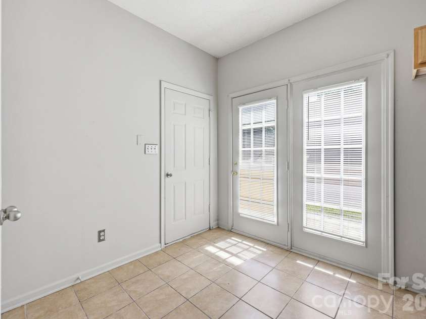 6330 Derryfield Drive, Charlotte, NC 28213.  MLS# CAR4383074, YatesRealty ID 24569. 