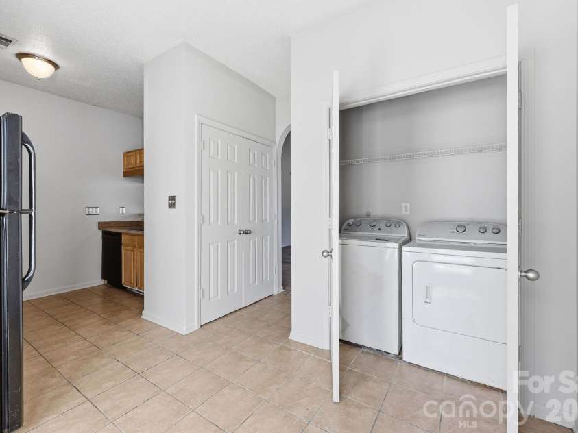 6330 Derryfield Drive, Charlotte, NC 28213.  MLS# CAR4383074, YatesRealty ID 24569. 
