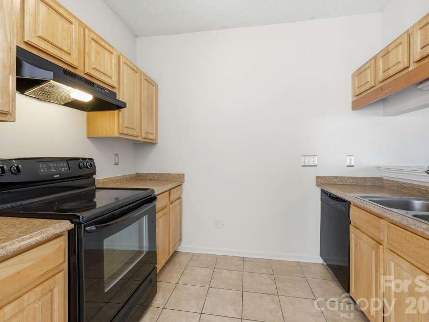 6330 Derryfield Drive, Charlotte, NC 28213.  MLS# CAR4383074, YatesRealty ID 24569. 